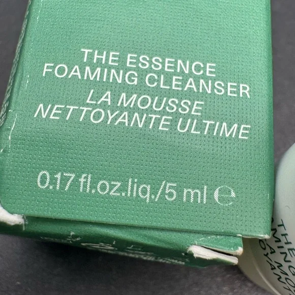 NIB La Mer The Essence Foaming Cleanser- 5mL - Picture 7 of 7